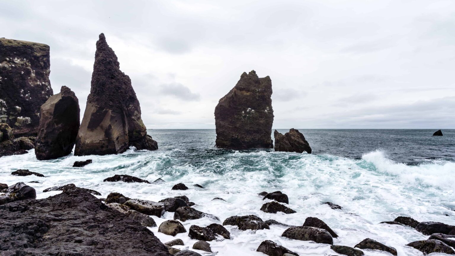 Reykjanes Peninsula Day Trip, Reykjanestá, Valahnúkamöl
