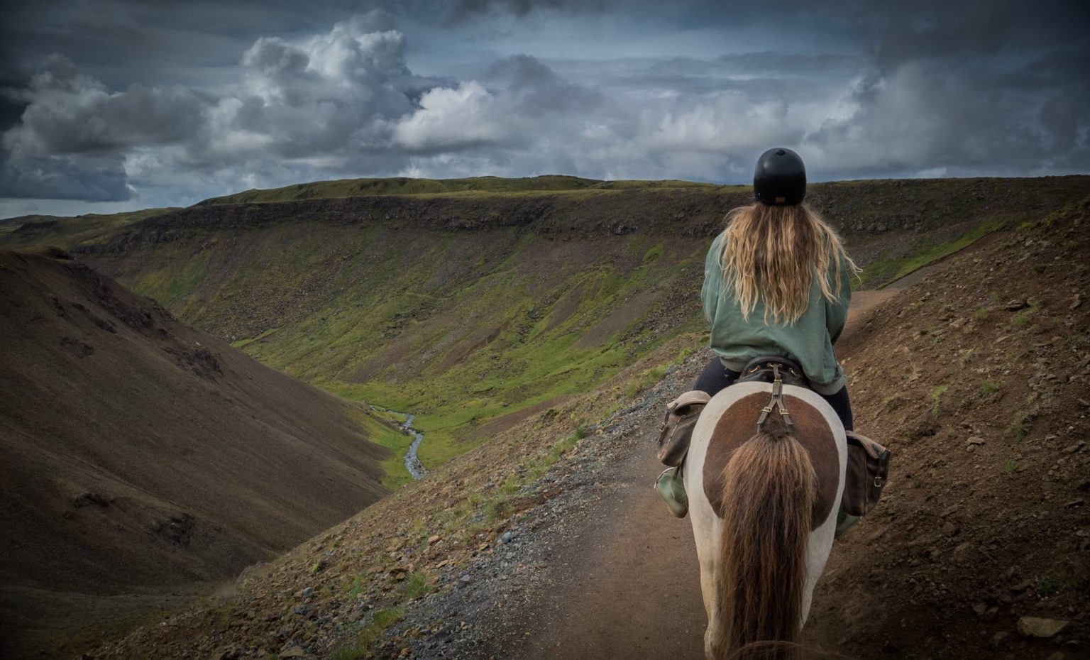 Horseback Riding and hot springs in Iceland, Reykjadalur hot spring valley horse riding