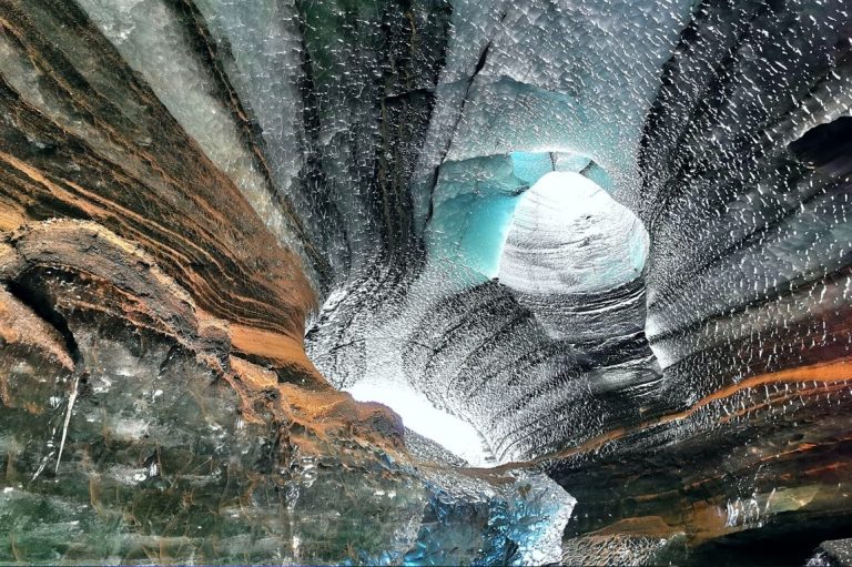 Katla Ice Cave tour, tour to the ice cave under the volcano glacier