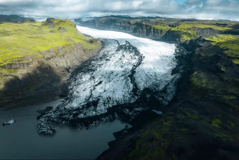 Solheimajokull Glacier on the solheimajokull ice cave tour