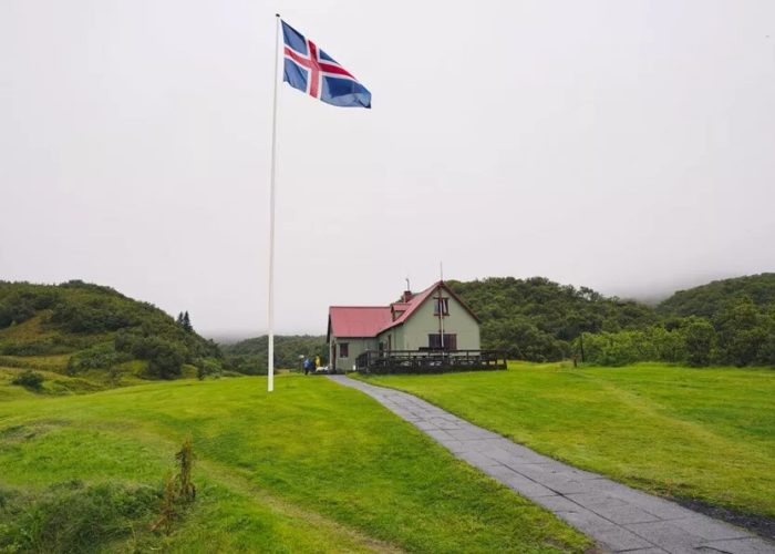 Laugavegur Hike, Fimmvorduhals Trek, Þórsmörk, Landmannalaugar